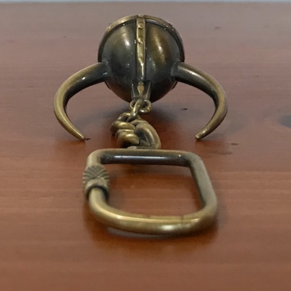 Vintage 3D Viking Horned Helmet Keychain - Picture 10 of 16